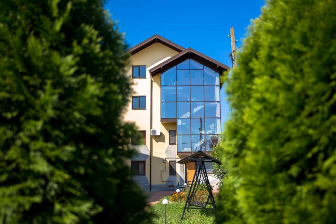 Casa Topazz Târgu Jiu Exteriör bild
