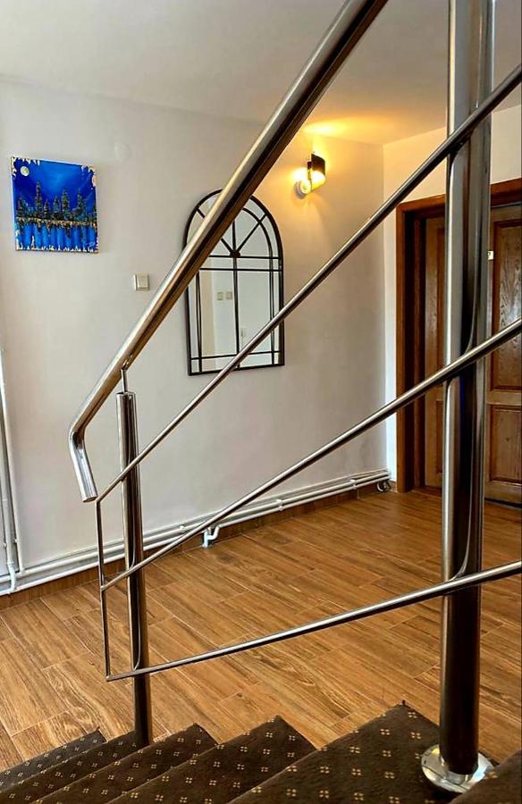 Casa Topazz Târgu Jiu Exteriör bild