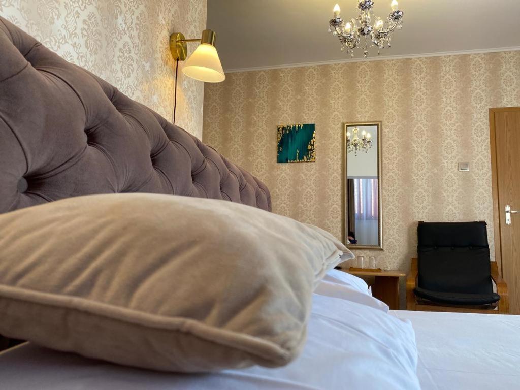 Casa Topazz Târgu Jiu Exteriör bild