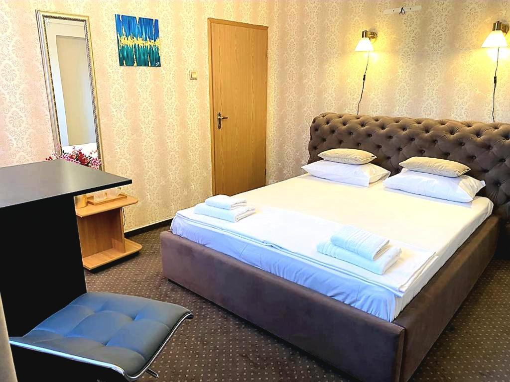 Casa Topazz Târgu Jiu Exteriör bild