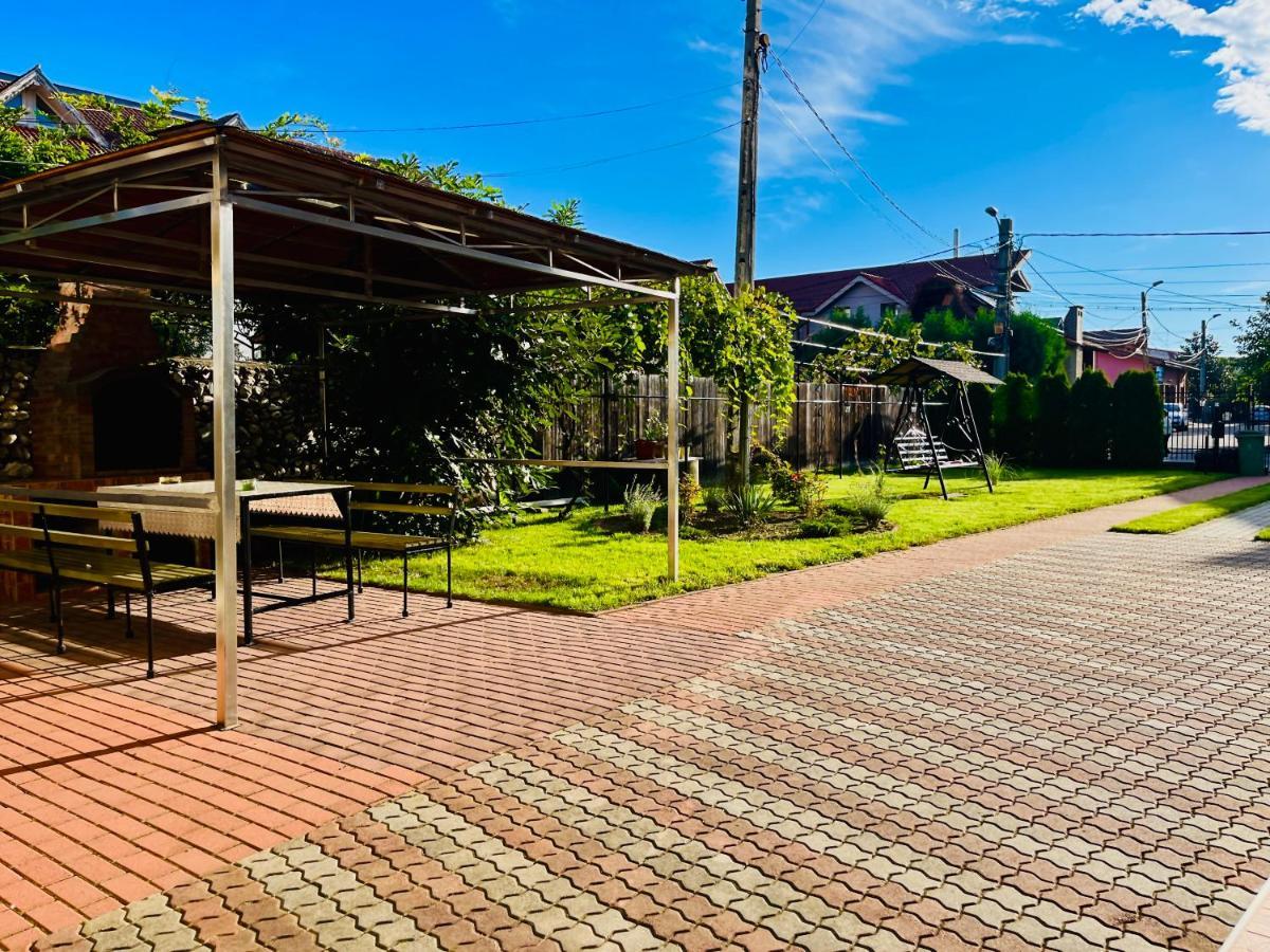 Casa Topazz Târgu Jiu Exteriör bild