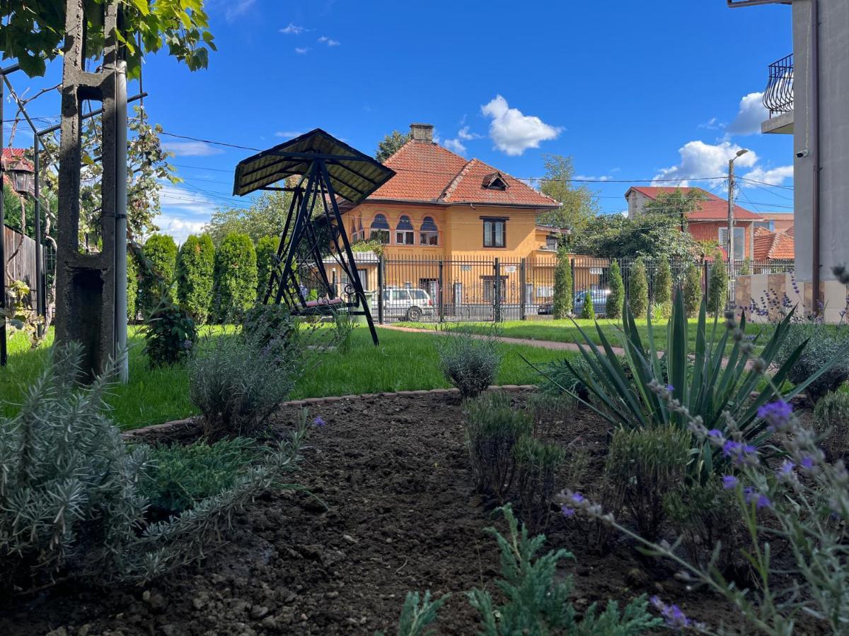 Casa Topazz Târgu Jiu Exteriör bild