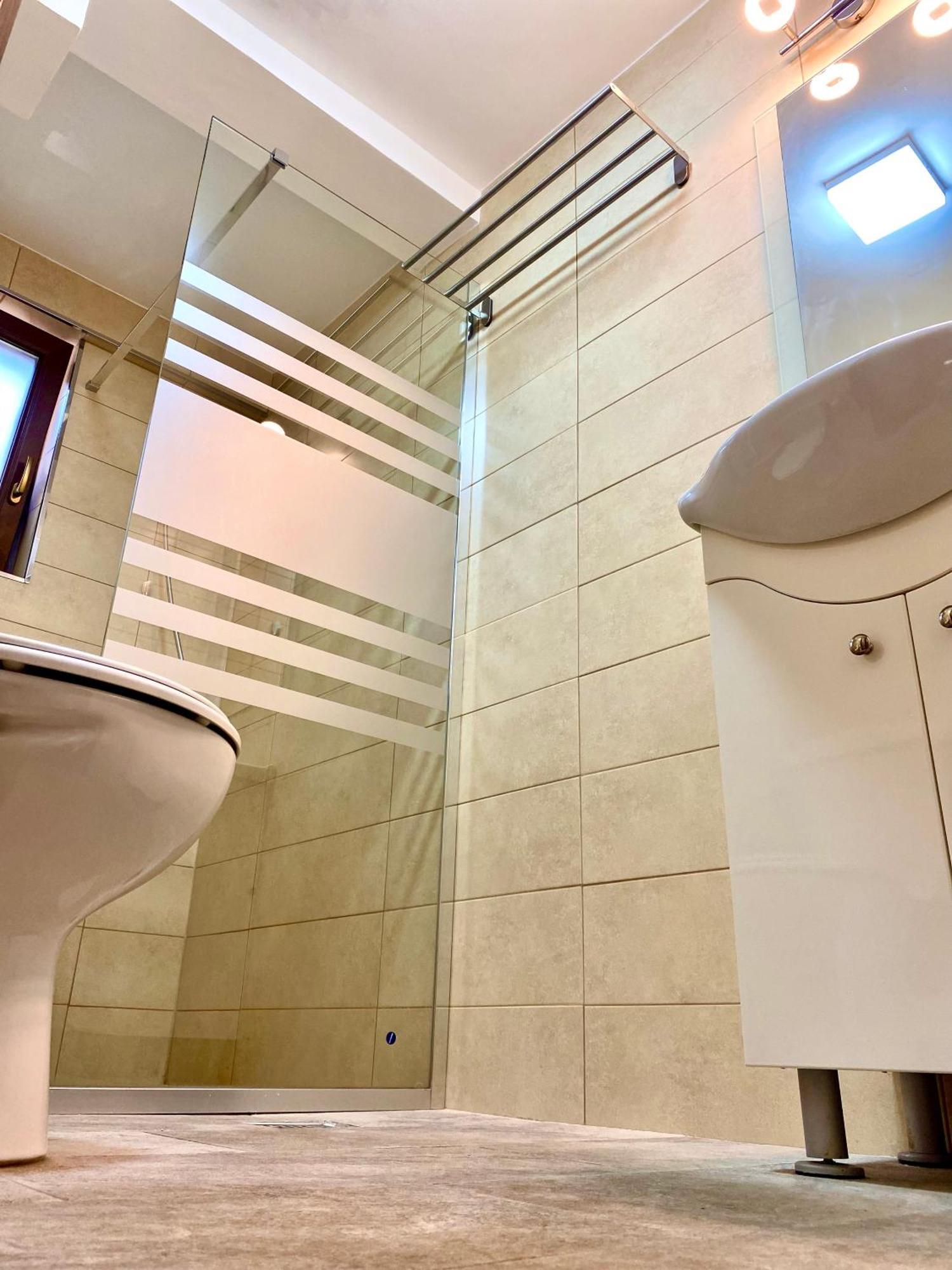 Casa Topazz Târgu Jiu Exteriör bild