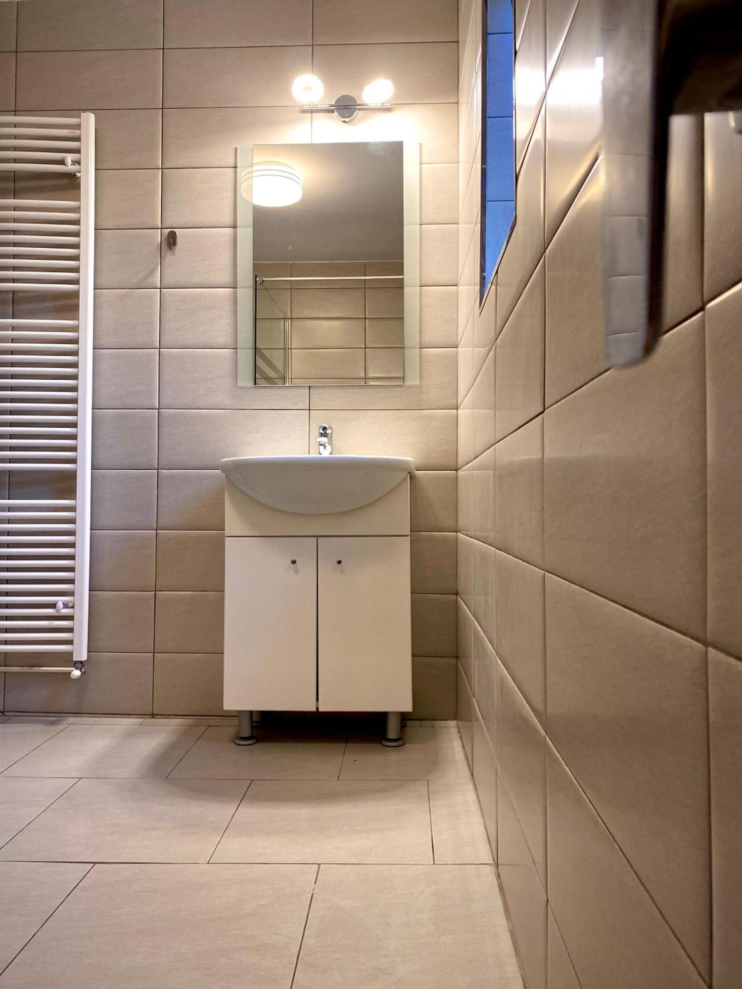 Casa Topazz Târgu Jiu Exteriör bild