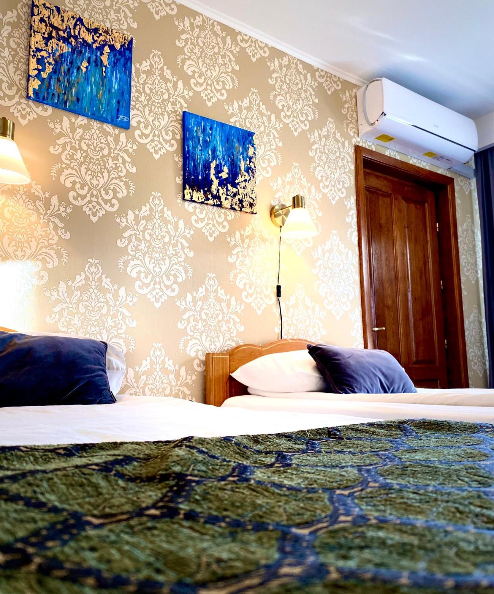 Casa Topazz Târgu Jiu Exteriör bild