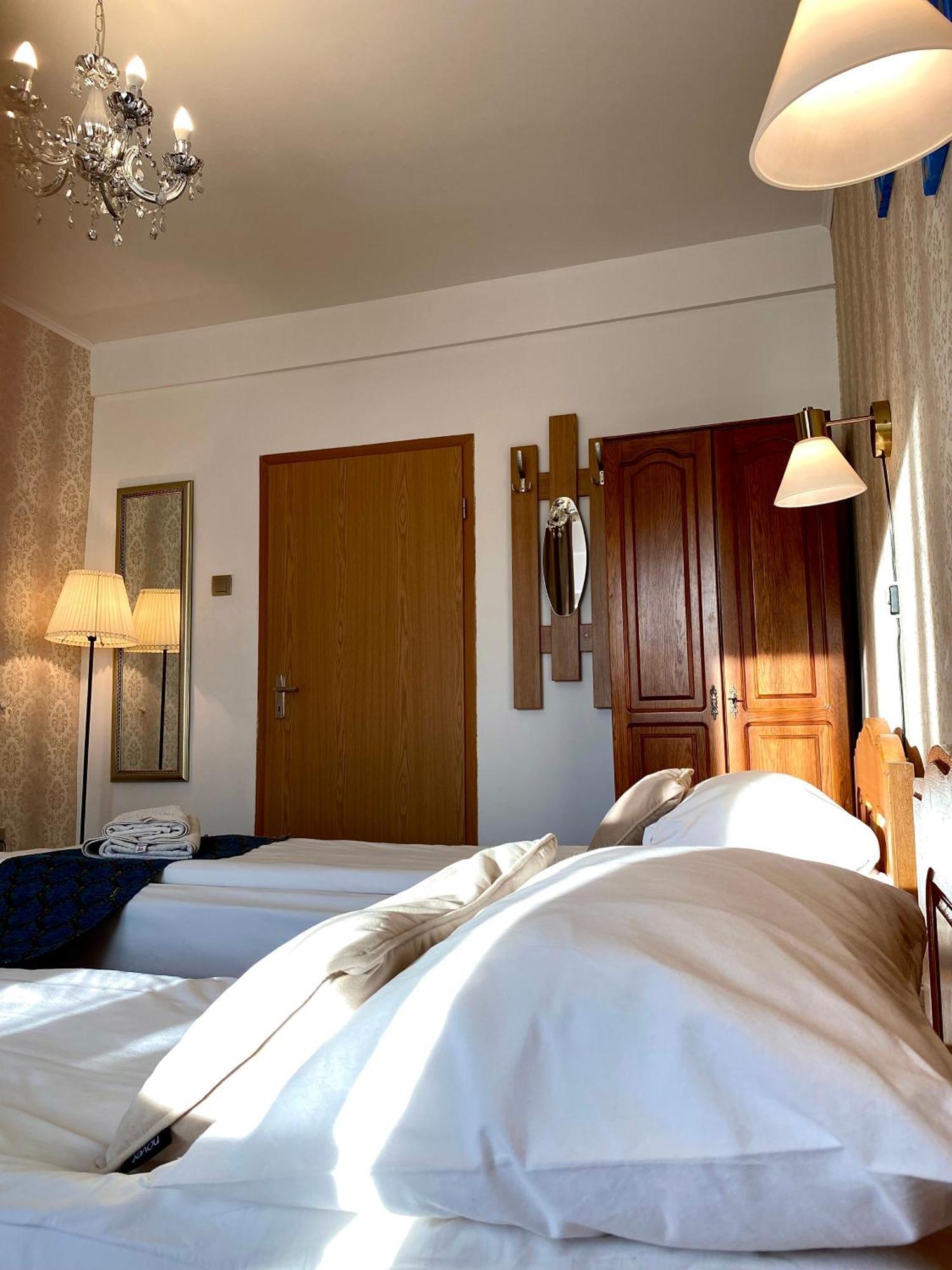 Casa Topazz Târgu Jiu Exteriör bild