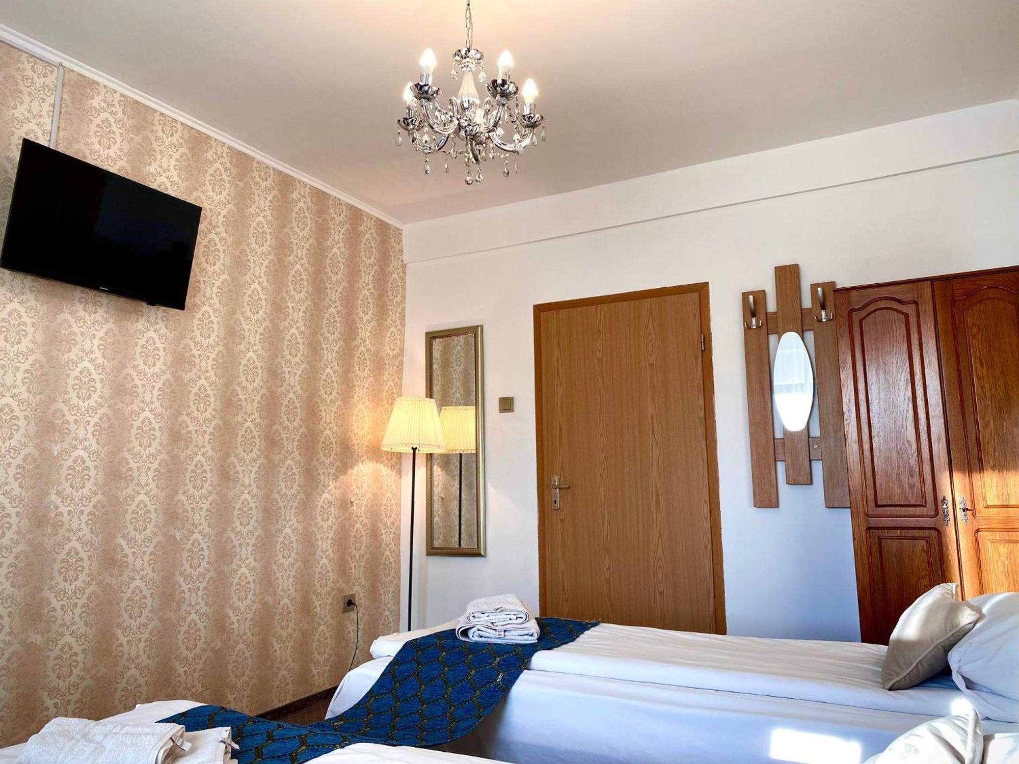 Casa Topazz Târgu Jiu Exteriör bild
